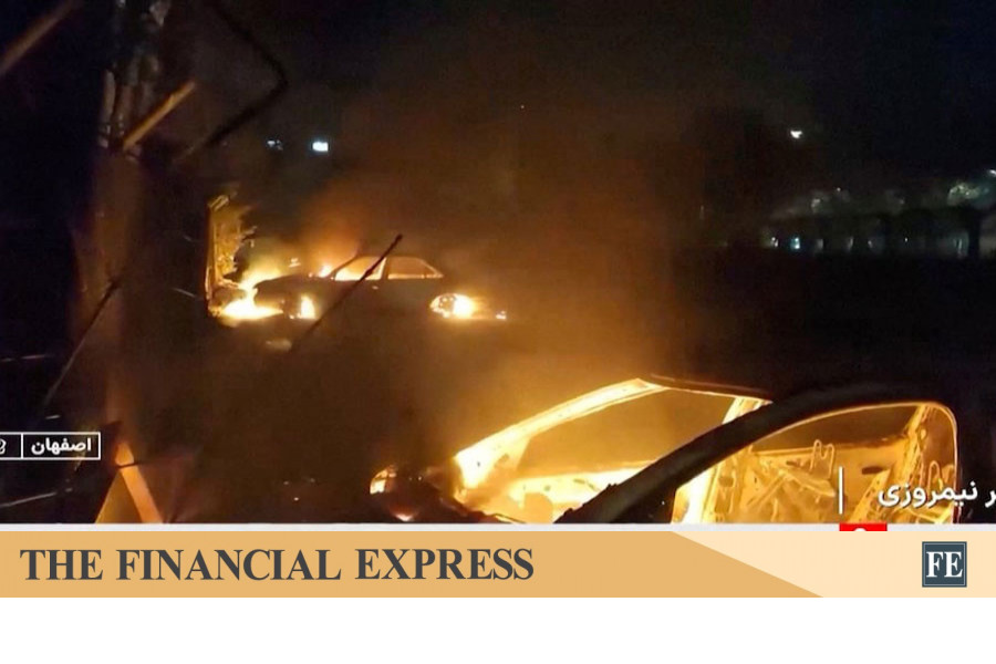 Iran warns neighbours it could strike US bases if Washington intervenes in protests