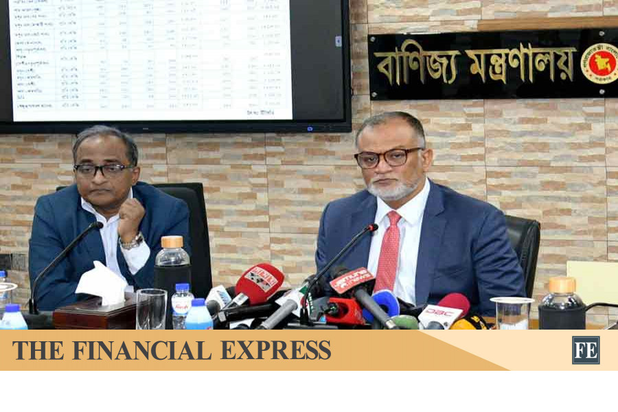 Market stable, prices likely to ease further in Ramadan: Commerce adviser