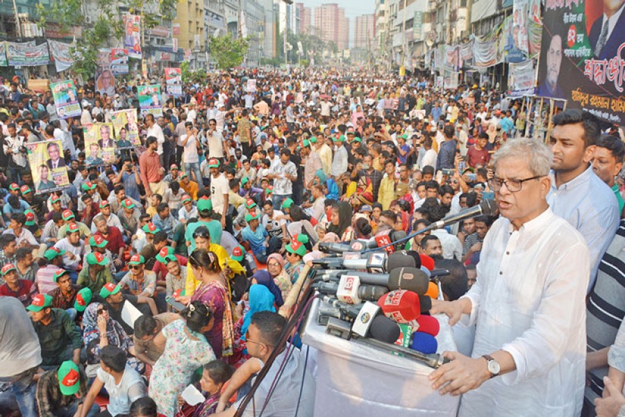 BNP Secretary General Mirza Fakhrul Islam Alamgir speaking at a rally organised by the party's Dhaka south and north city units in front of the party's Nayapaltan central office in the city on Saturday — Collected