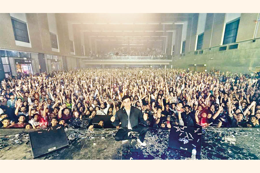 A glimpse of “Let's Vibe Dhaka with Anuv Jain” concert held in Dhaka recently