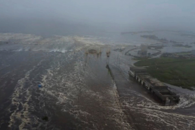 Tsunami waves hit Hawaii hours after magnitude 8.8 earthquake off Russia