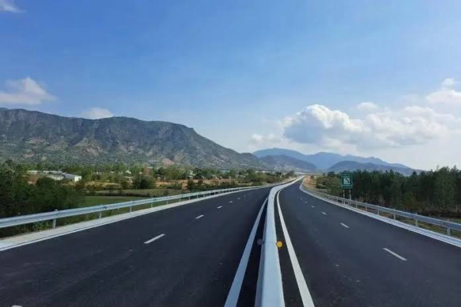 Vietnamese PM calls for completion of 3,000 km of expressways by end-2025 | The Financial Express