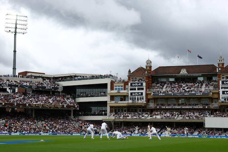 Cricket - Ashes - Fifth Test - England v Australia - The Oval, London, Britain - July 31, 2023 England's Zak Crawley takes a catch to dismiss Australia's Marnus Labuschagne off the bowling of Mark Wood Action Images via Reuters/Paul Childs/Files