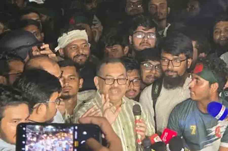 Dhaka Metropolitan Police Commissioner Sheikh Md Sajjat Ali speaks to protesting engineering students at Shahbagh on Wednesday night. He expressed regret over police action earlier in the day during a march towards the Chief Adviser’s official residence. Photo: Collected