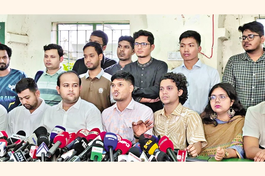 Abidul Islam Khan, VP candidate from the JCD-backed panel, speaking at the press conference over 'irregularities' at the DUCSU polls at Madhur Canteen of Dhaka University on Monday. — FE Photo