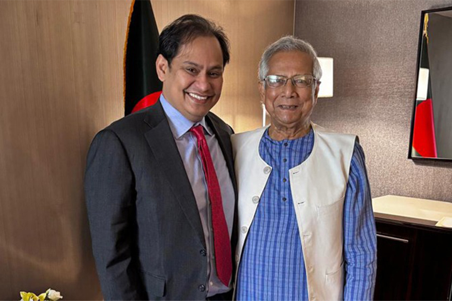 Former Snapchat Chief Strategy Officer Imran Khan meets Chief Adviser Professor Muhammad Yunus in New York, United States on Saturday (September 27) — Photo: CA's press wing