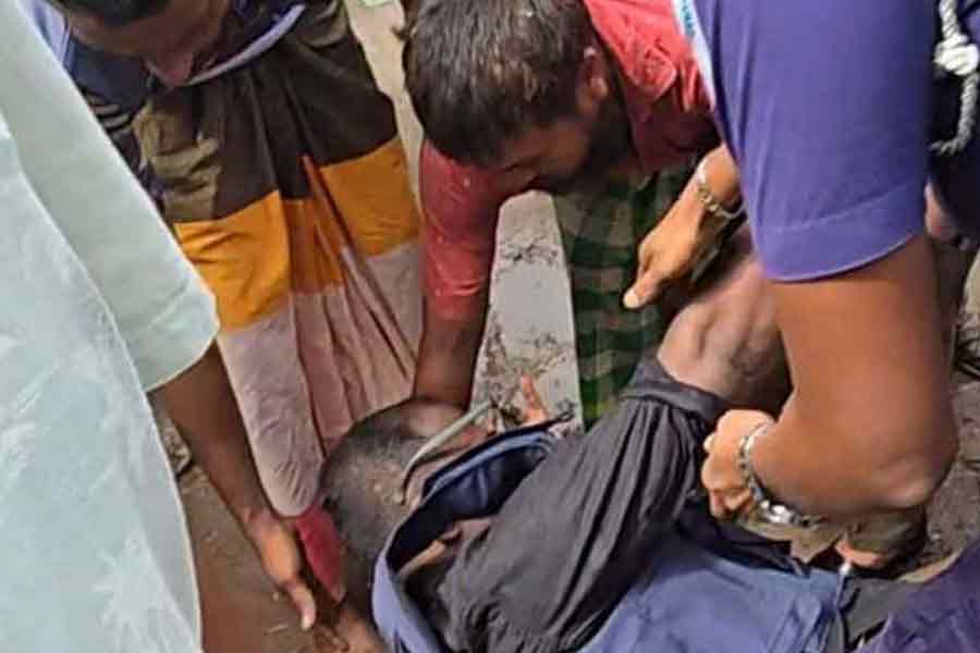 Two ‘extortionists’ snatched away from police custody in Narsingdi