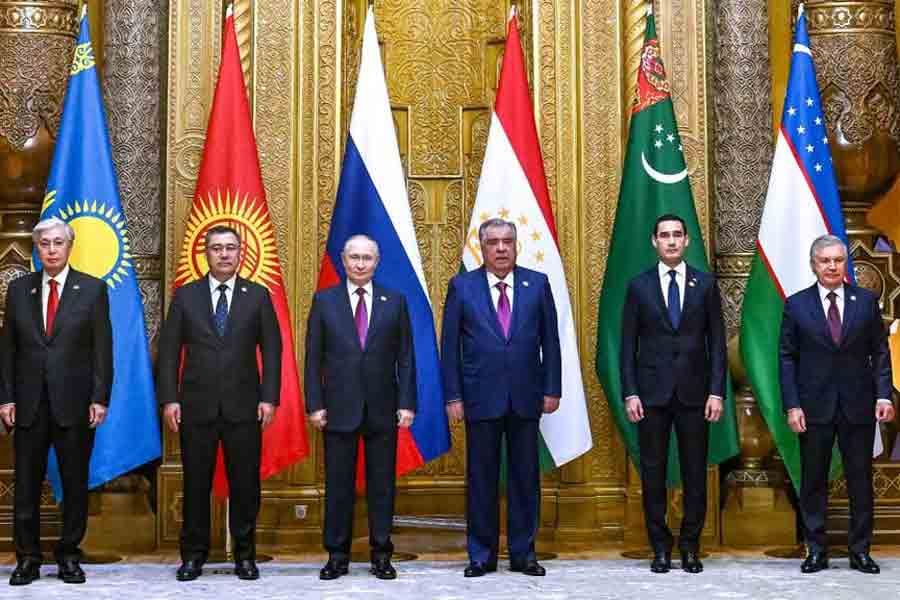 Kazakh President Kassym-Jomart Tokayev, Kyrgyz President Sadyr Japarov, Russian President Vladimir Putin, Tajik President Emomali Rahmon, Turkmen President Serdar Berdimuhamedov and Uzbek President Shavkat Mirziyoyev pose for a family photo during the Russia-Central Asia summit at the Kokhi Somon government residence in Dushanbe, Tajikistan Oct 9, 2025.