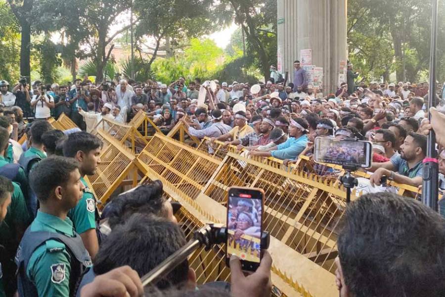 MPO teachers forced to abandon ‘Hunger March’ to ministry for police blockade