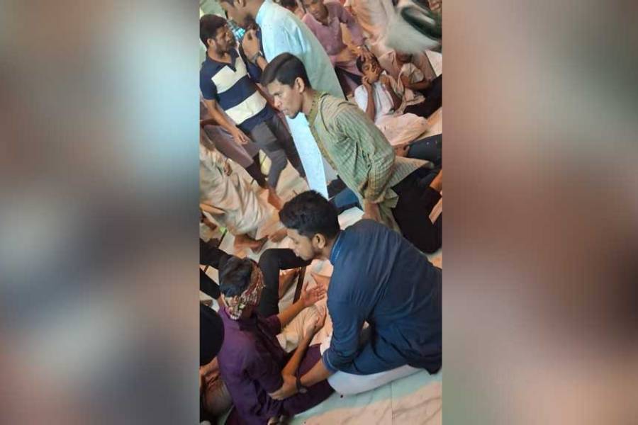 30 injured as Chhatra Shibir, Jubo Dal clash over mosque event in Noakhali