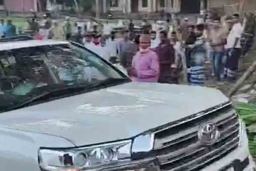 Ex-MP AK Azad’s campaign attacked in Faridpur, vehicles vandalised