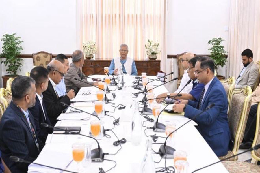 Ayvonda jinsiy aloqada bolgan uysizlarning onlayn porno videosi