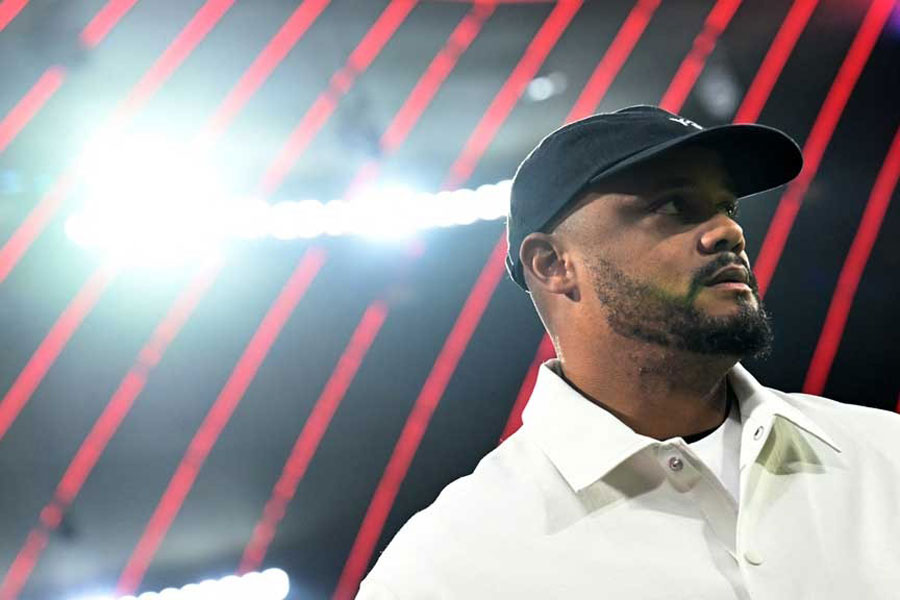 Bundesliga - Bayern Munich v Borussia Dortmund - Allianz Arena, Munich, Germany - Oct 18, 2025 Bayern Munich coach Vincent Kompany before the match REUTERS/Angelika Warmuth