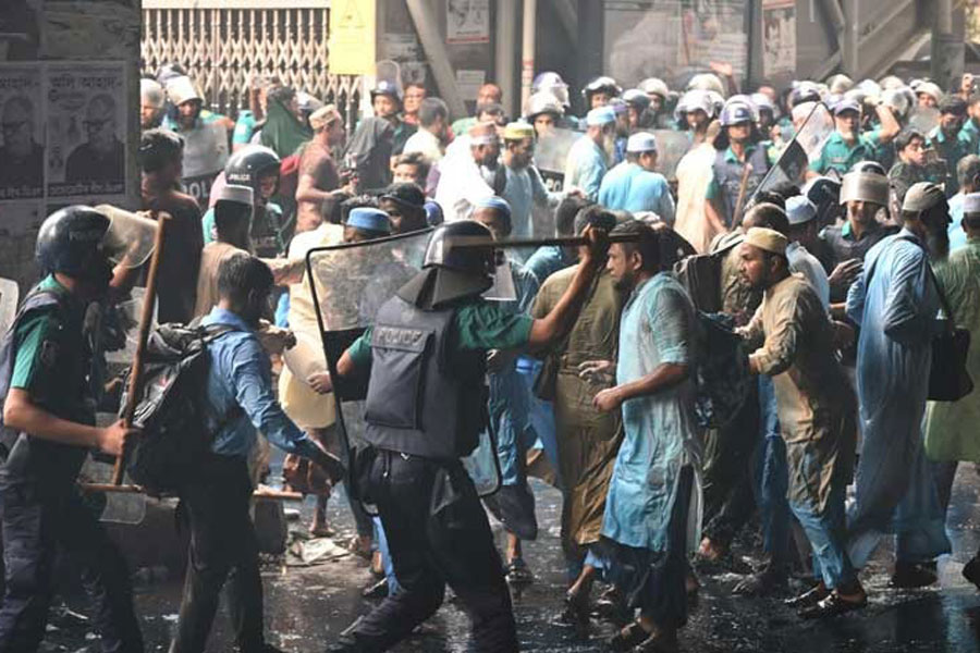 Water cannons, sound grenades used on Ebtedayee teachers’ protest