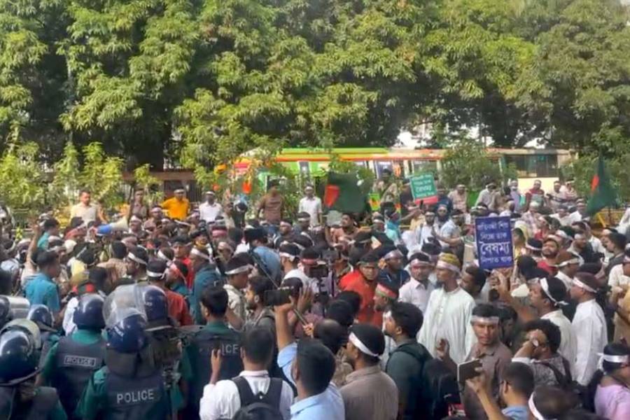 Police block special school teachers’ Jamuna march over MPO inclusion