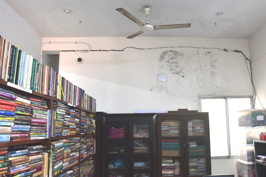 Photo shows cracks have developed on the wall of the Manikganj District Public Library at Beutha in Manikganj town — FE Photo