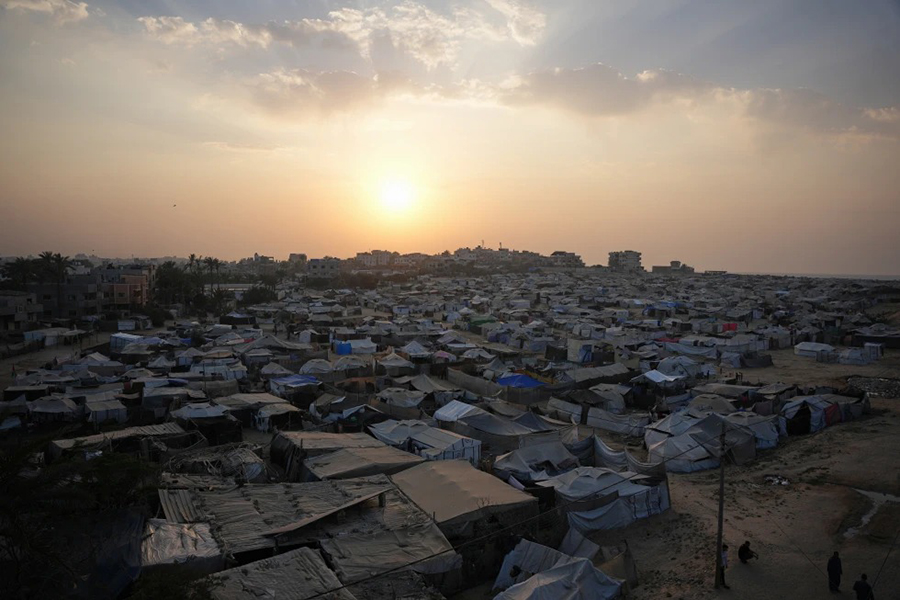 A tent camp for displaced Palestinians stretches along Zawaida in the central Gaza Strip on Tuesday, November 4, 2025 — AP/File
