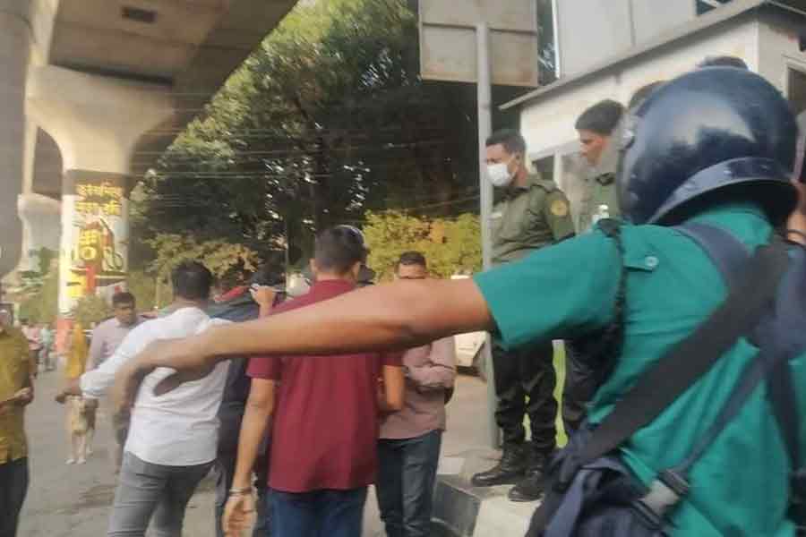 Police use sound grenades to break up primary teachers’ protest in Dhaka