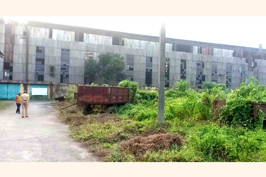 A view of Shyampur Sugar Mills Limited at Shyampur in Badarganj upazila of Rangpur district, which has been left nonfunctional for the past five years — FE Photo