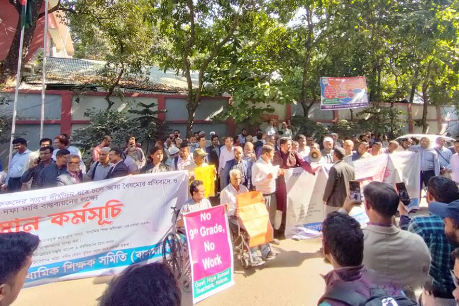 Govt secondary teachers threaten shutdown, boycott of exams to push for demands