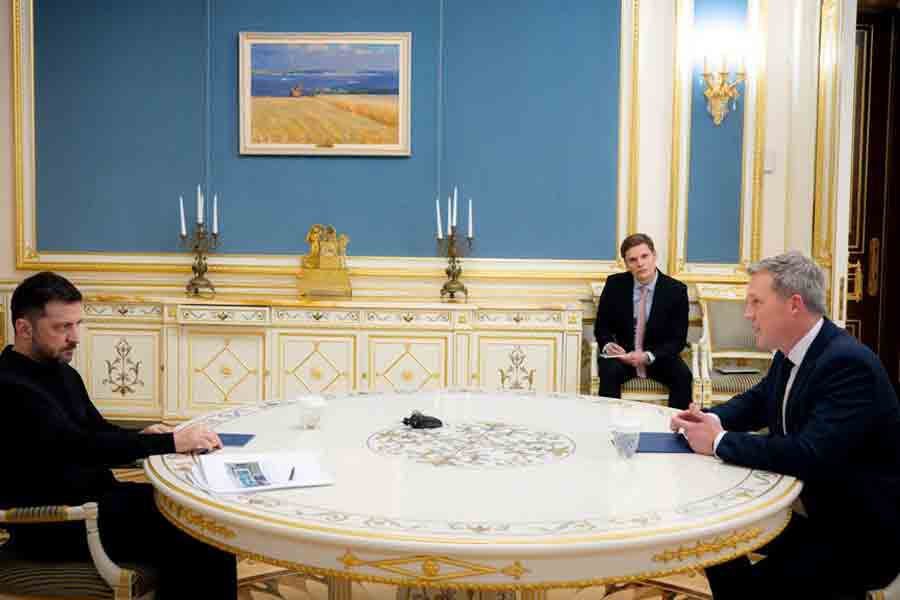 Ukraine's President Volodymyr Zelensky and US Army Secretary Daniel Driscoll attend a meeting, amid Russia's attack on Ukraine, in Kyiv, Ukraine, Nov 20, 2025.