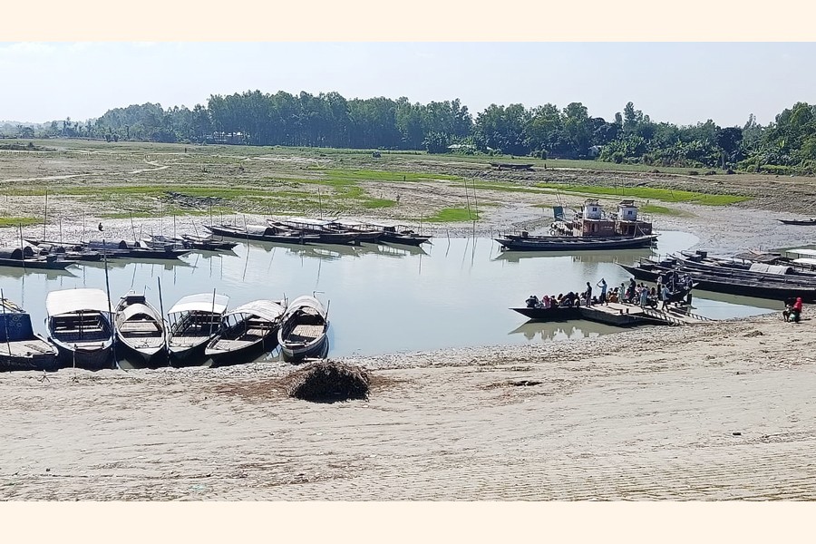 The photo shows the area where the proposed river port is set to be established at the Jamuna riverside in Sariakandi upazila of Bogura district- FE Photo