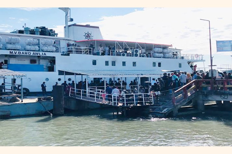The photo shows tourists throng the Nuniarachara BIWTA jetty in Cox's Bazar to board cruise ships bound for Saint Martin's Islan, of which operation has resumed after a nine-month halt. — FE Photo
