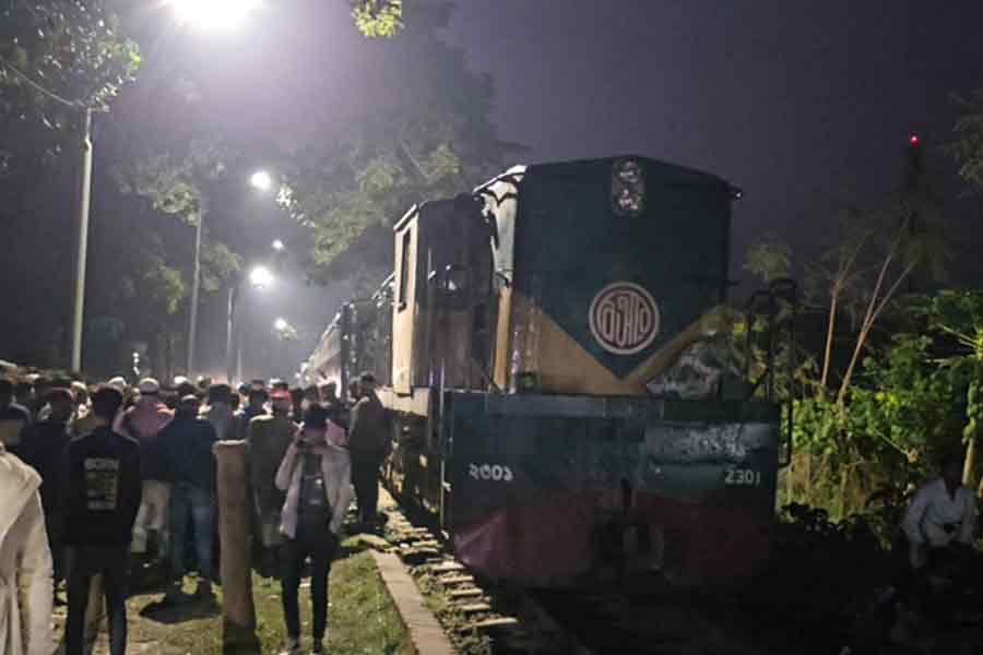 Train engine fails in Gazipur, halting Dhaka-Mymensingh rail services