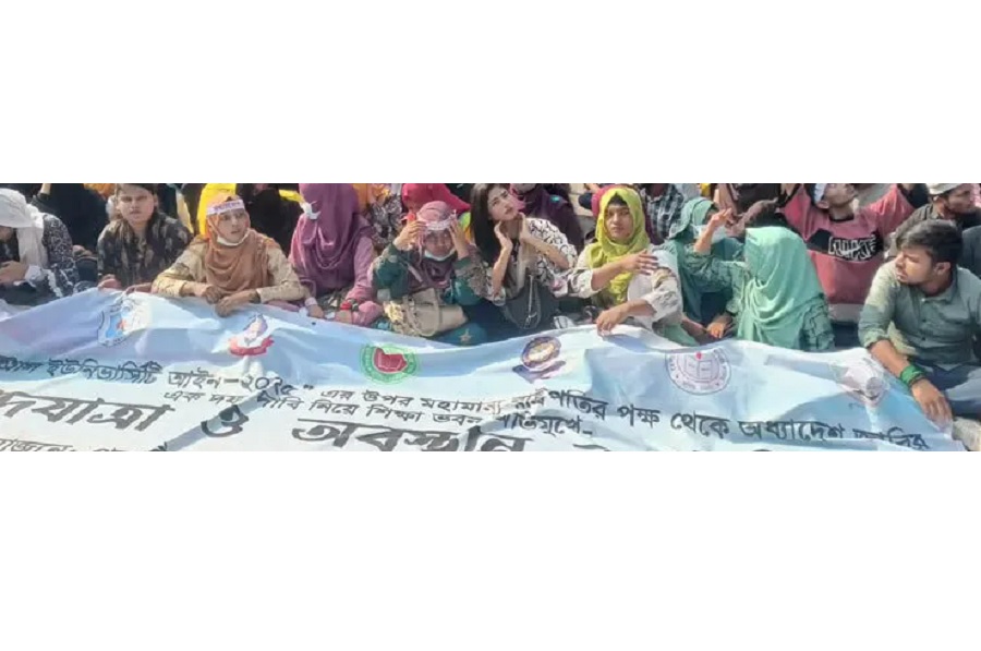 Seven college students continue sit-in outside Education Ministry