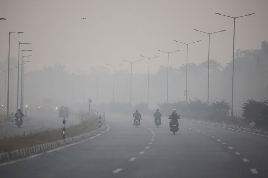 Vehicles move on a road on a smoggy morning amid ongoing air pollution, in New Delhi, India, Nov 25, 2025.