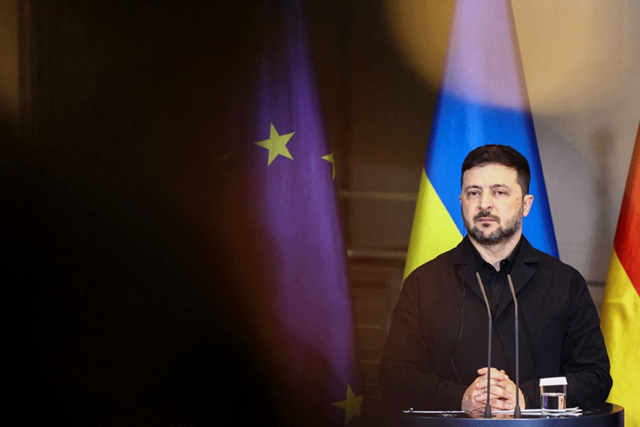 US tells Ukraine it must leave Donetsk for peace deal, source says