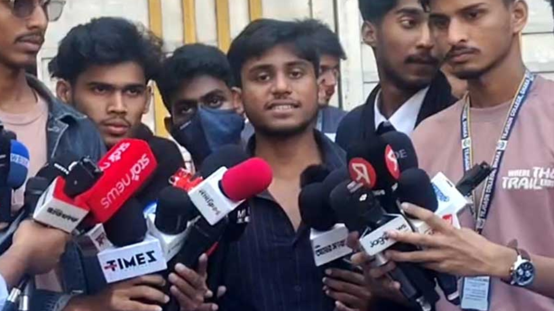 Tejgaon College students protest in Farmgate over death of peer Sakibul
