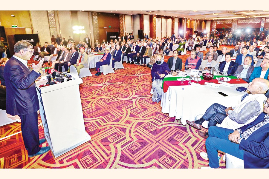 BNP Standing Committee Member Salahuddin speaking at a view-exchange meeting with journalists in the capital's Banani area on Sunday. — FE Photo