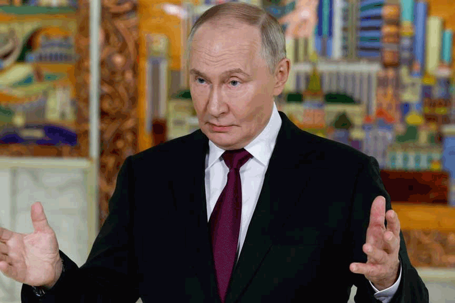 Russian President Vladimir Putin speaks with journalists as he attends the VTB Investment Forum "Russia Calling!" in Moscow, Russia, Dec 2, 2025.