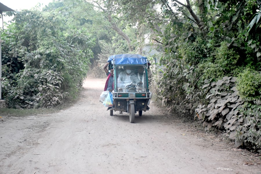 Photo shows the damaged and pothole-ridden road on the Bangala Bazar Road in Jamsha Union of Singair Upazila of Manikganj. — FE Photo