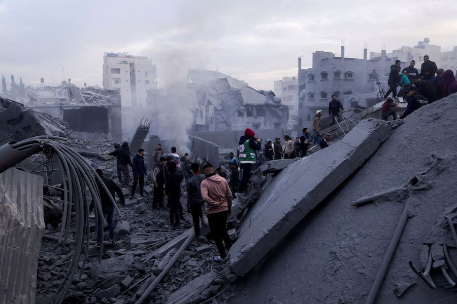 Palestinians gather at the site of an Israeli strike on houses, amid Israel-Hamas conflict, in Gaza City January 4, 2025.