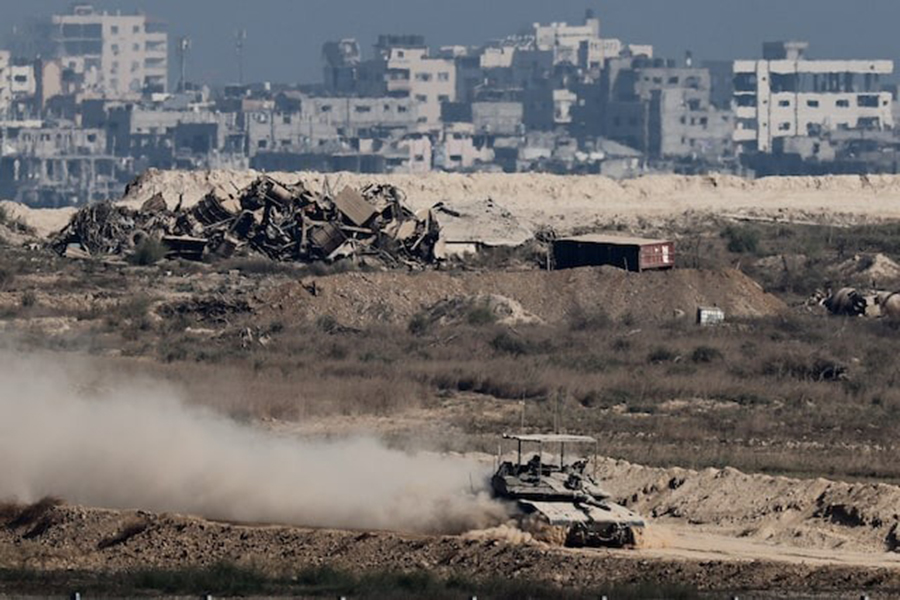 An Israeli tank manoeuvres in Gaza, as seen from the Israeli side of the border on September 28, 2025 — Reuters/File