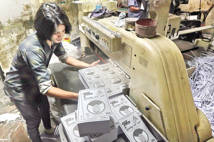 Printing press workers in the capital's Fakirapool busy preparing election campaign leaflets on Wednesday, a day before campaigning for the 13th national elections begins today (Thursday) — FE photo by Shafiqul Alam