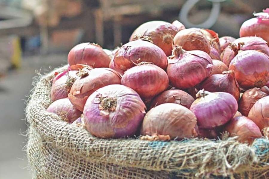 Onion market defies halfhearted govt regulations The Financial Express