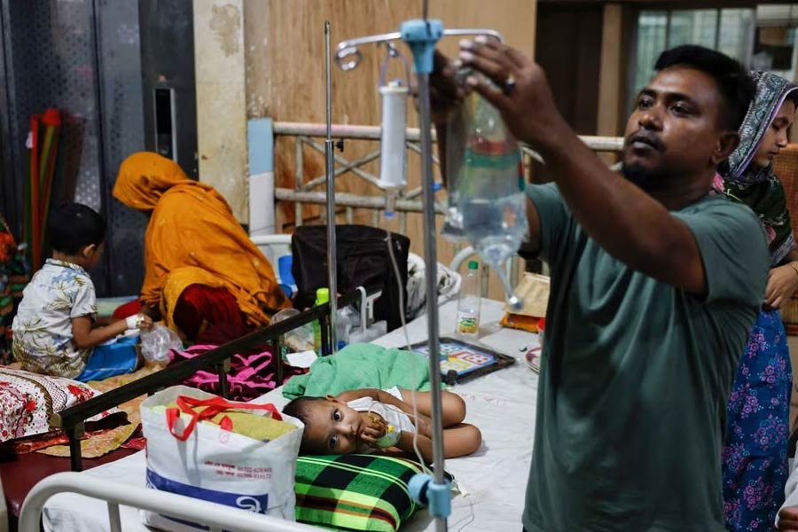 Dengue infected people are hospitalised for treatment at Mugda Medical College and Hospital in Dhaka on September 5 this year, as the yearly death toll from the disease has surpassed the previous record in the country –Reuters file photo