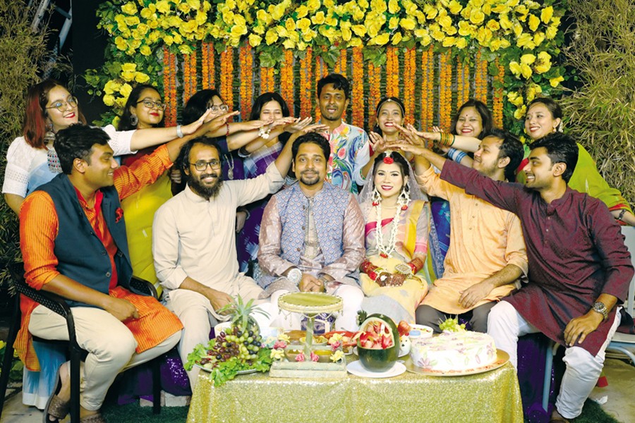 Gaaye Holud becomes festive with Biyer Geet