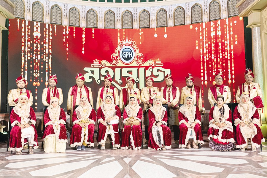 Awardees pose for photo at the channel partner conference titled 'GPH Maharaj Darbar' organised by GPH Ispat Limited in Dhaka on Monday.