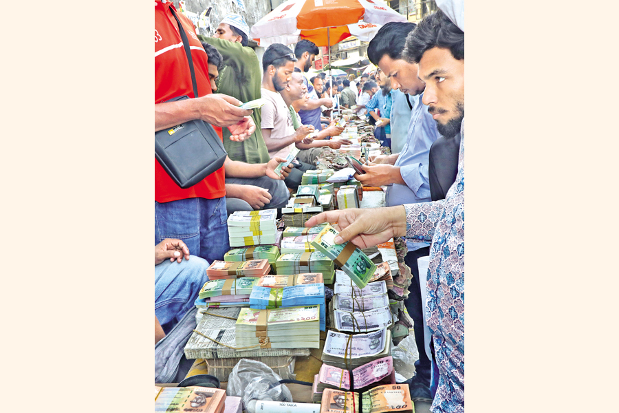 Vendors in the city’s Gulistan area are selling fresh banknotes on Tuesday, with demand rising ahead of Eid-ul-Fitr. — FE Photo by Shafiqul Alam