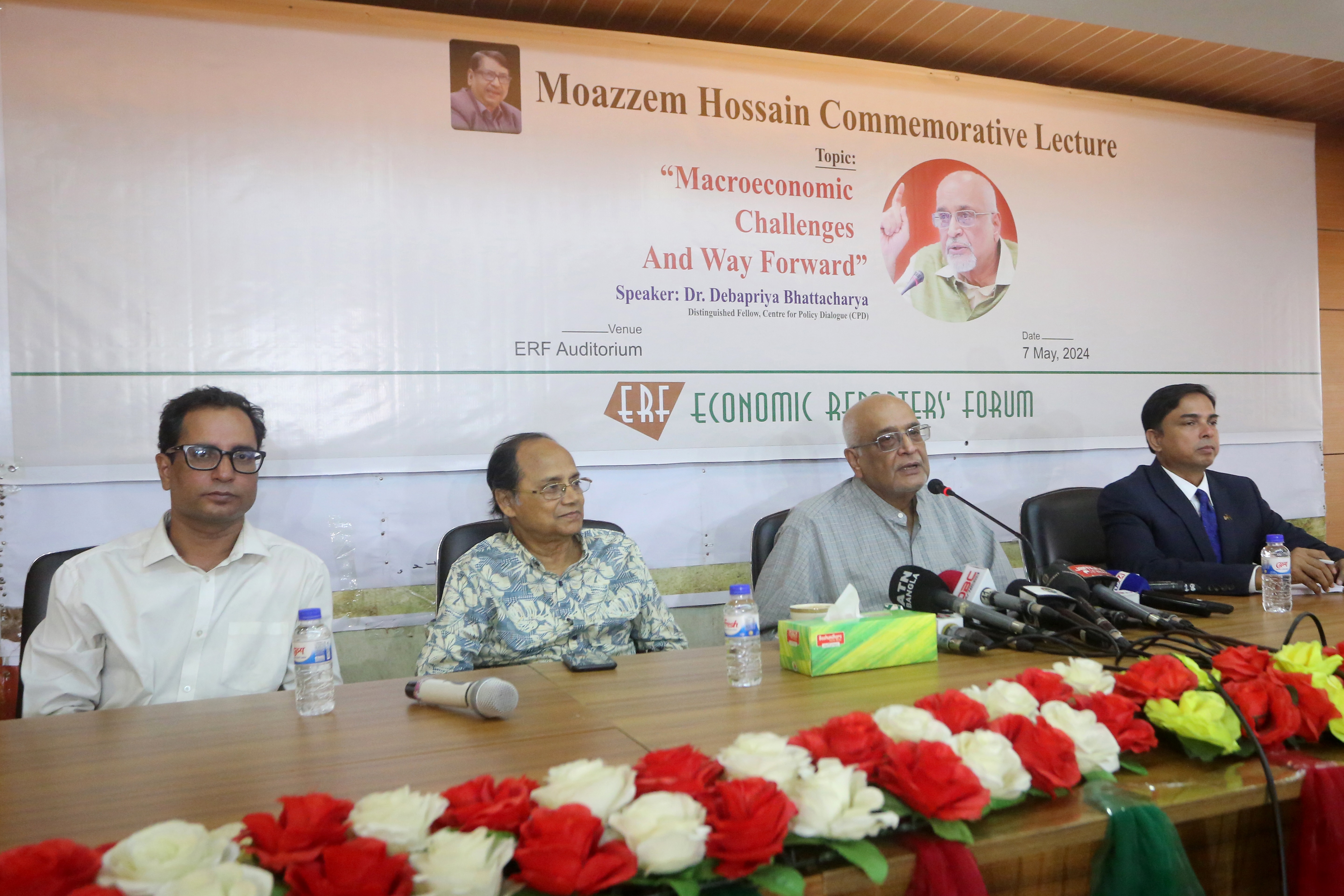Dr Debapriya Bhattacharya, the distinguished fellow of the Centre for Policy Dialogue (CPD), addressing ‘Moazzem Hossain Commemorative Lecture’ on ‘Macroeconomic challenge and way forward’, organized by Economic Reporters Forum (ERF) at its premises in Dhaka on Tuesday –FE photo