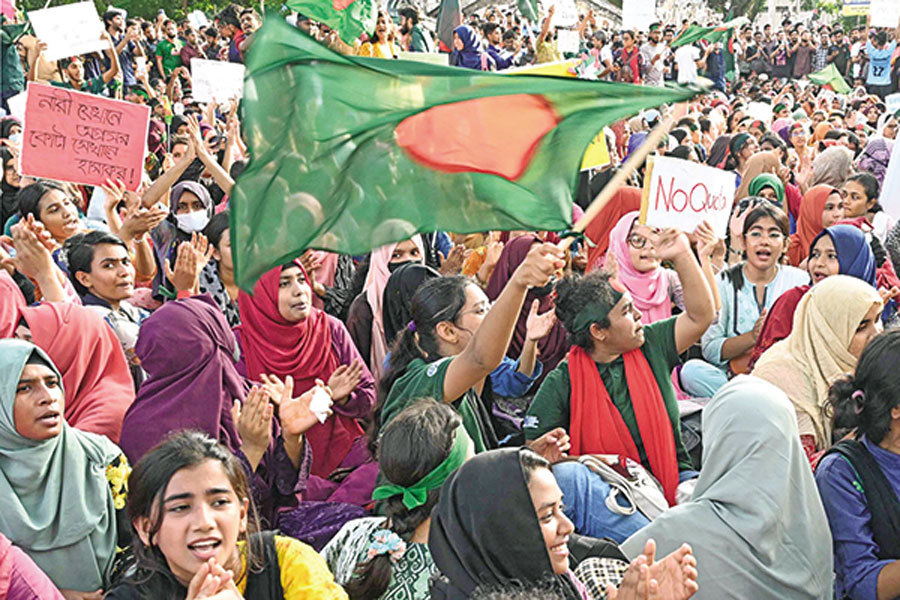 Students and job seekers at a demonstration in Dhaka on Saturday protesting the reinstatement of the quota system in public job