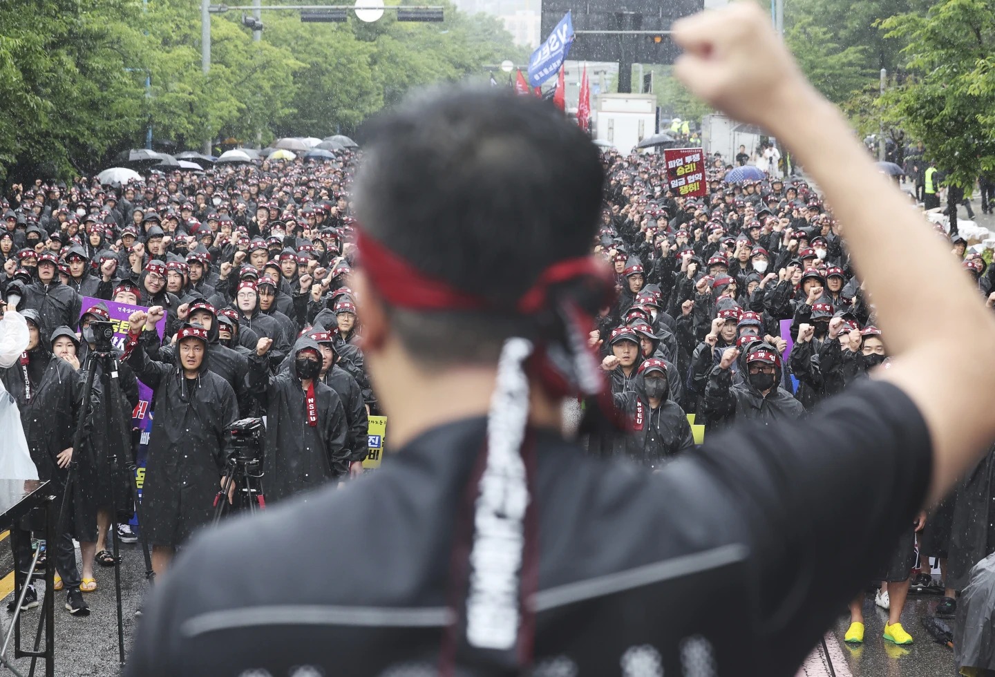 Members of the National Samsung Electronics Union shout slogans during a rally outside of Samsung Electronics' Hwaseong campus in Hwaseong, South Korea, Monday, July 8, 2024. (Hong Ki-won/Yonhap via AP)
