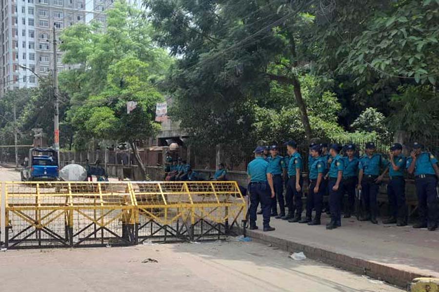 Police hold position in Dhaka University campus