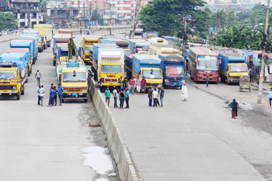 Protesters hold Dhaka-Chattogram highway