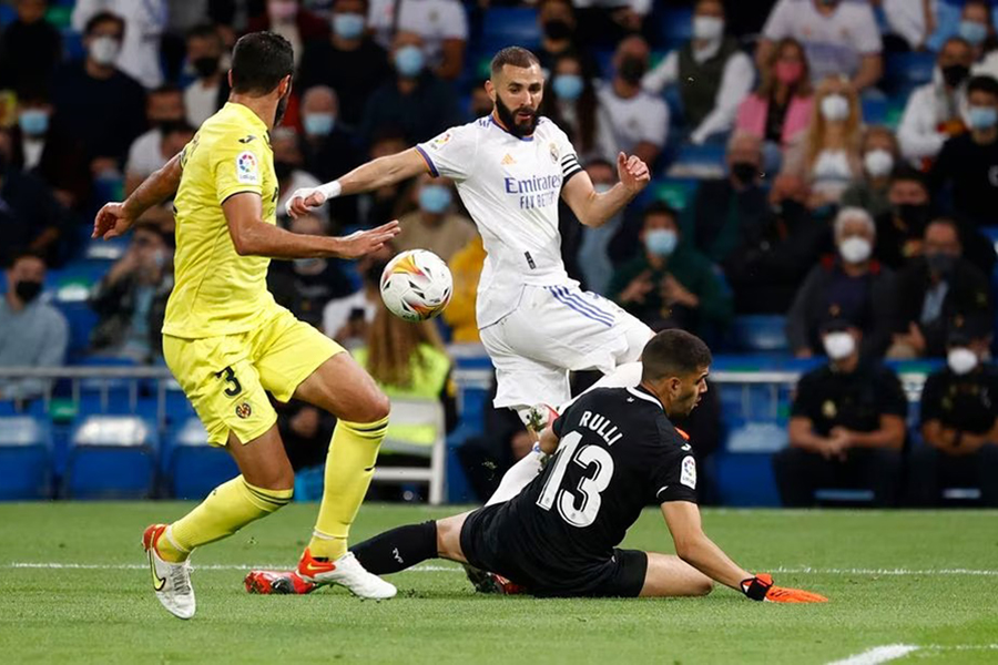 Real Madrid's Karim Benzema in action with Villarreal's Geronimo Rulli — Reuters files