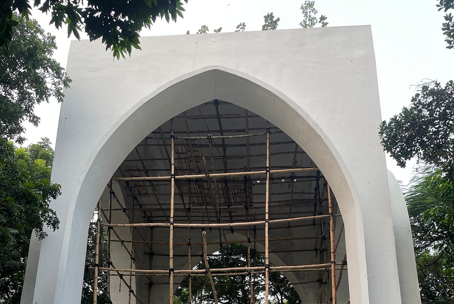 Eleven defeated freedom fighters were publicly hanged at this place, and their bodies were left hanging for a long time as a warning to the locals.